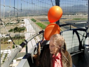 Bessie Anderson, 105, of Laguna Niguel is flying high as she fulfills her dream of soaring in the Great Park Balloon. CINDY YAMANAKA, THE ORANGE COUNTY REGISTER